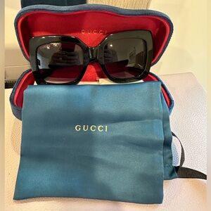 *Brand New* Gucci GG0083S Women's Oversized Square Black Frame 🕶️ Sunglasses 🕶️